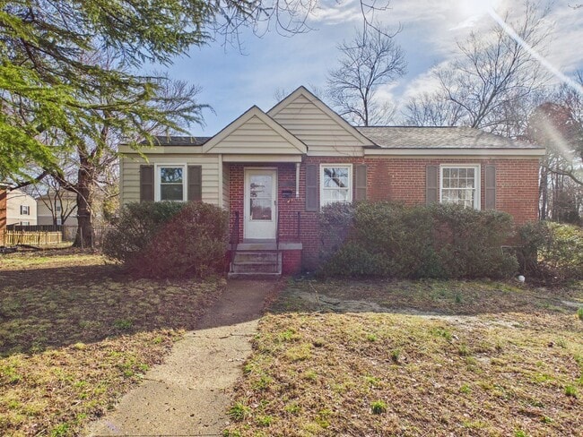 Building Photo - 4611 Eastover Ave