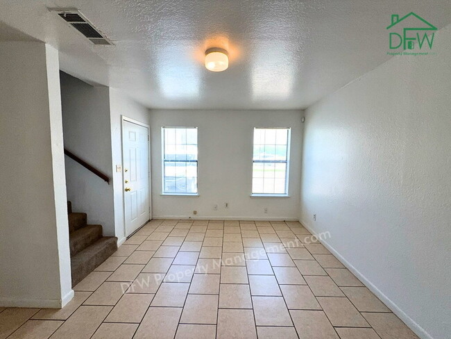 Photo - 807 W Walnut St Townhome