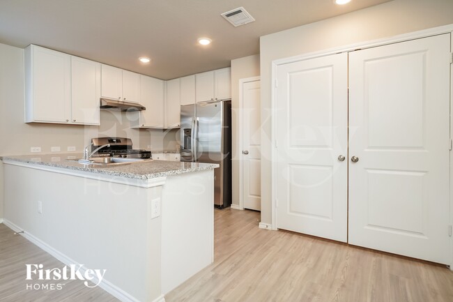 Foto del edificio - 6432 Pickaxe Way