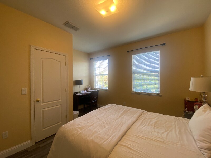 Foto del edificio - 1428 Redwood Dr