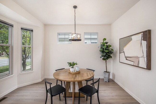 Building Photo - *BEAUTIFUL NEWLY RENOVATED HOME IN FORT CO...