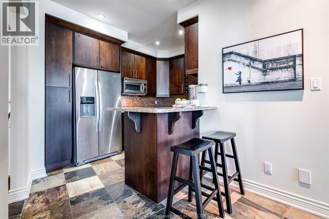 Photo du bâtiment - 1225 Riverside Dr W