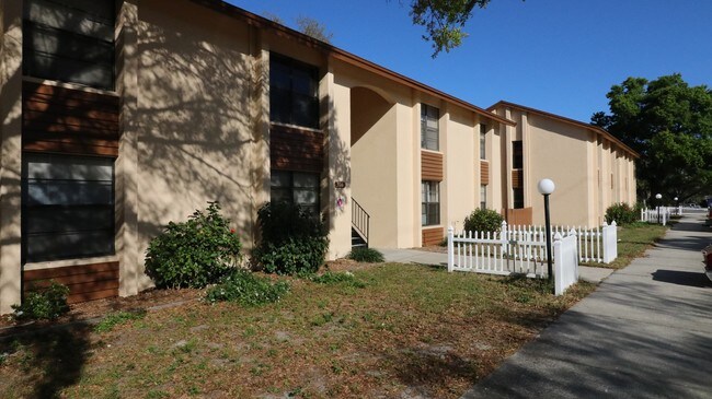 Building Photo - Harbor Bluffs
