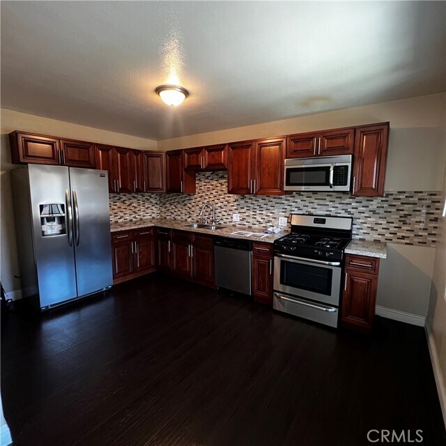 Foto del edificio - 1325 E 7th St