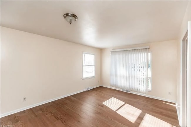 Building Photo - 2201 E Florida St