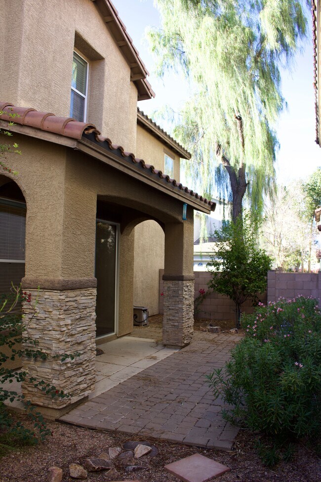 Foto del edificio - 2775 N Saramano Ln