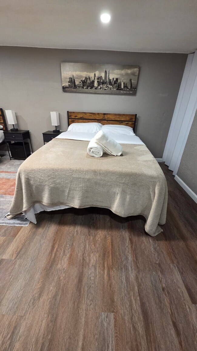 Foto del edificio - 1421 S Carey St