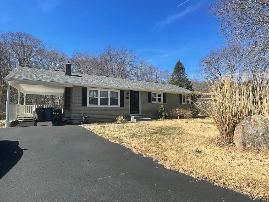 Primary Photo - Quaint Single Family in Mystic!