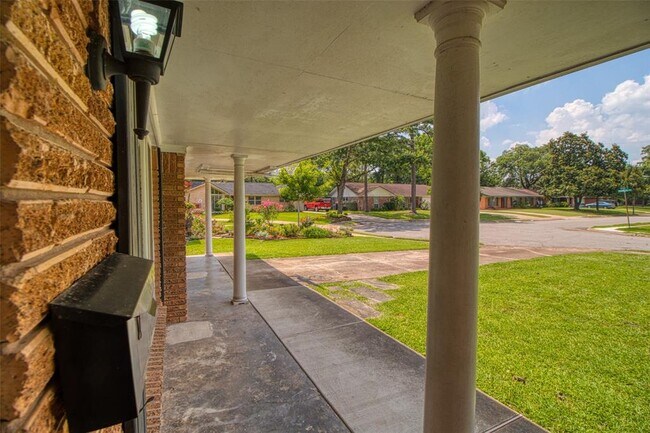 Building Photo - 6435 Woodbrook Ln