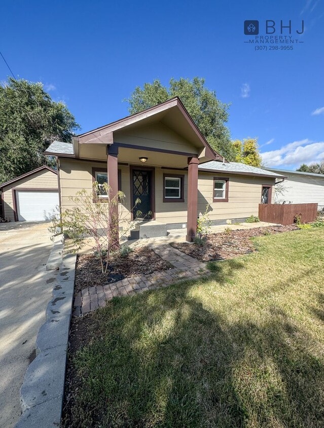 Primary Photo - DOG FRIENDLY, 3 BED/ 1.5 BATH SINGLE FAMIL...