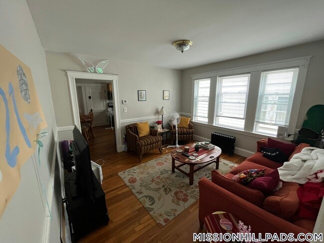Foto del edificio - 240 Parker Hill Ave