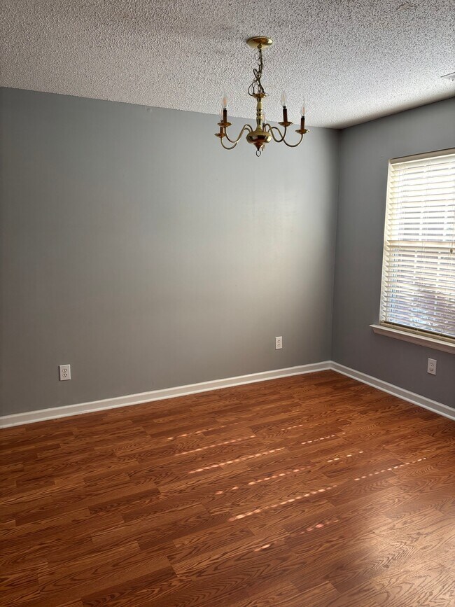 Foto del edificio - 110 Meadowglade Ln