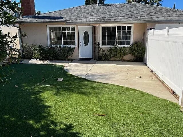 Foto principal - 7219 Balcom Ave