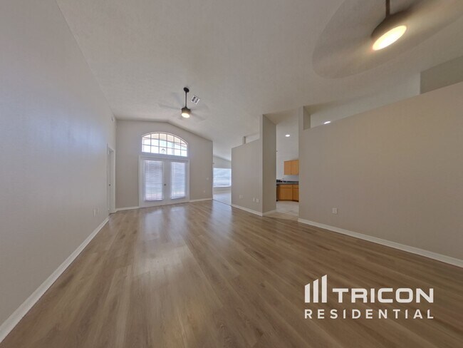 Foto del edificio - 7956 Floradora Dr