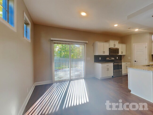 Foto del edificio - 124 Lucerne Ln