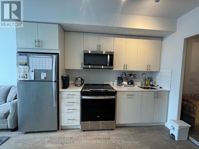 Photo du bâtiment - 2550-2550 Simcoe St N