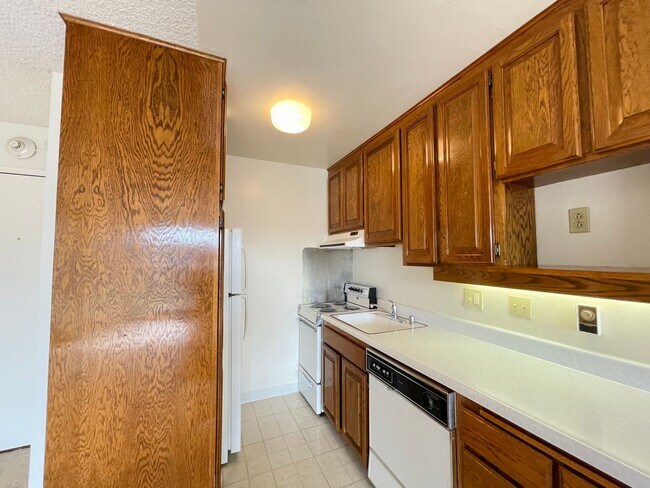 Building Photo - BEAUTIFUL STUDIO AVAILABLE FOR RENT