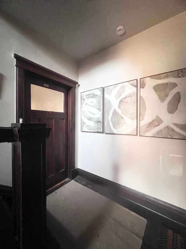 Foto del edificio - 4221 Botanical Ave