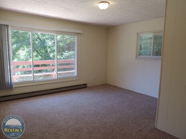 Building Photo - Upper Duplex off Pinnacle--Close to Campus!