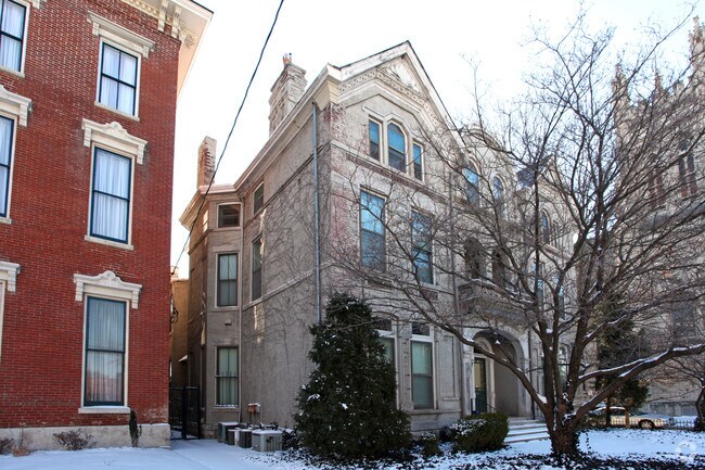 Building Photo - Evers House