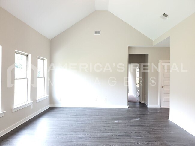 Foto del edificio - Home for Rent in Clanton, AL!  Available N...