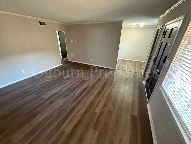 Foto del edificio - 3818-E Country Club Rd-2BR/1BA-APT!!