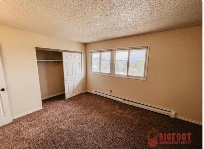 Foto del edificio - Pet Friendly 2 Bedroom/ 1 bath Westside Location With Balcony!