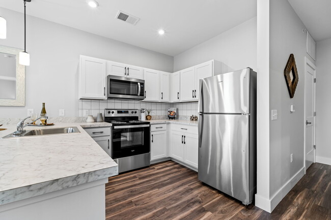 Building Photo - The Zelle at Polaris