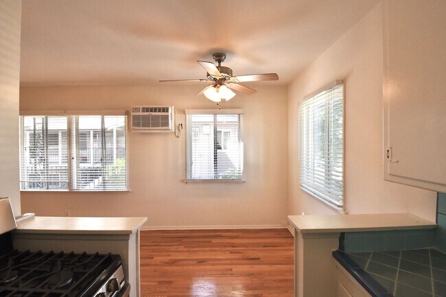 Foto del edificio - 10834 Bloomfield St