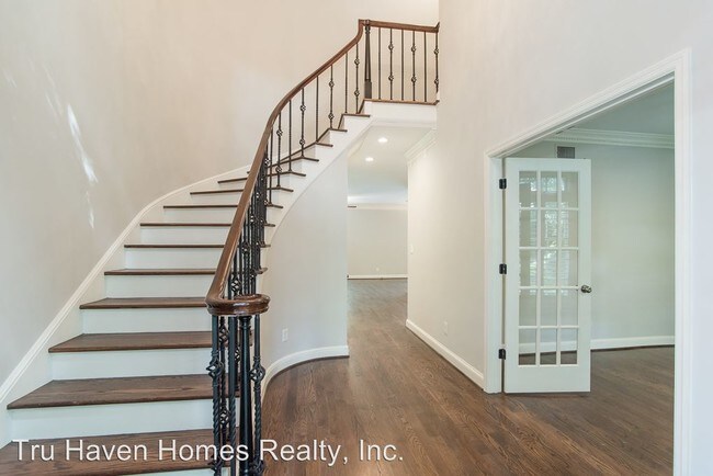 Foto del edificio - 3498 Paces Pl NW