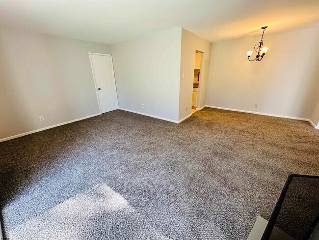 Building Photo - 204 Vail Ct