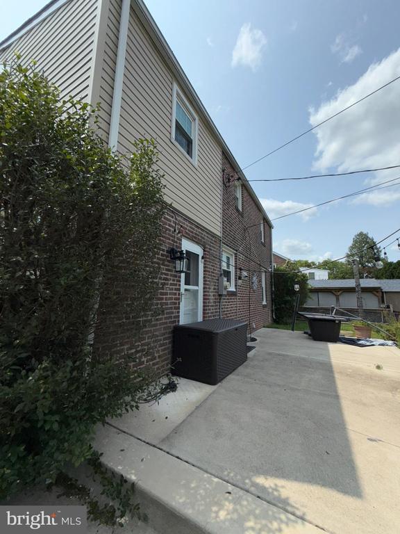 Building Photo - 21 Pickwick Ln