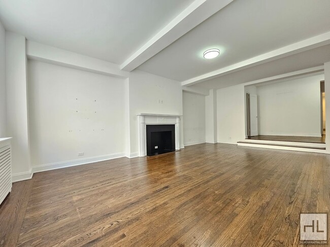 Building Photo - ELEGANT 5th Ave GEM - Chic 1BD/1BA in Gree...