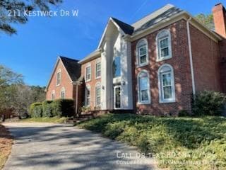 Building Photo - 211 Kestwick Dr W