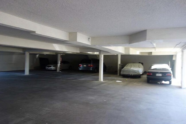Parking Area - 3232 W Avenue 32