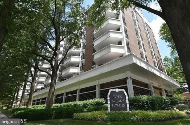 Building Photo - 700 7th St SW