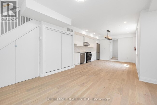 Building Photo - 475 Ossington Ave