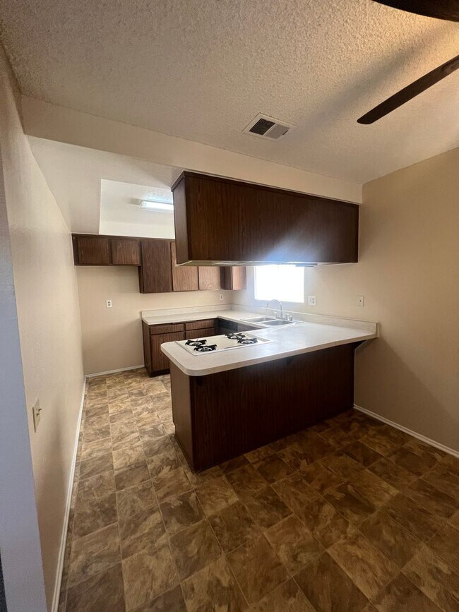 7340 Corsican Dr Unit D, Huntington Beach, CA 92647 Room for Rent in