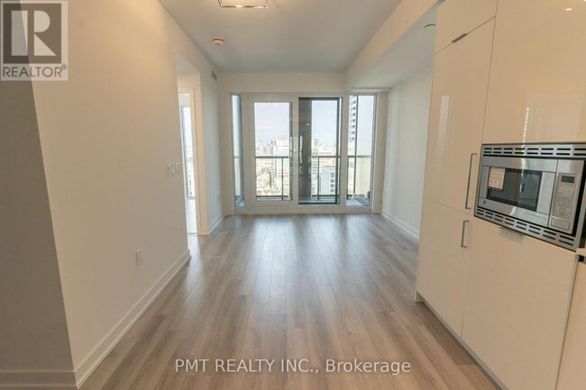 Building Photo - 238 Simcoe St
