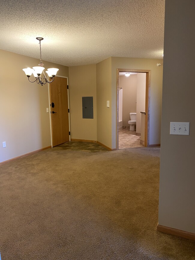 6240 2Bed 1 bath Dining - Kensington