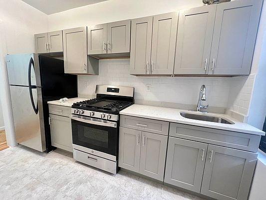 Foto del edificio - 2 bedroom in BRONX NY 10452