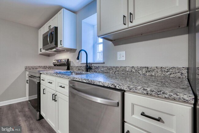 Foto del edificio - 6722 Brentwood Ave