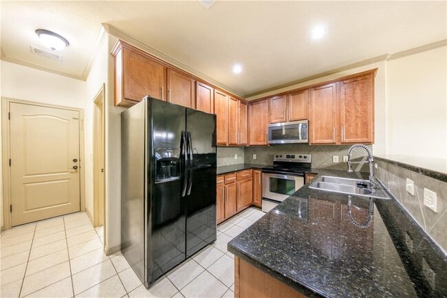 Building Photo - 2101 Town Centre Dr