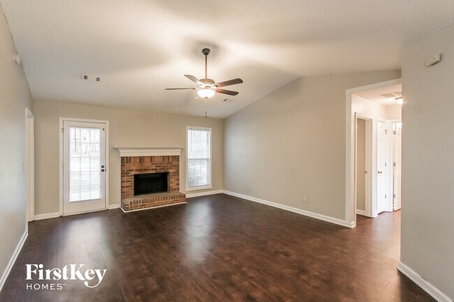 Foto del edificio - 1166 Locust Dr