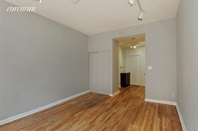 Building Photo - 217 E 89th St