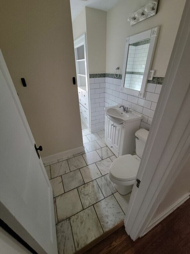 Building Photo - 29-31 E Kelso Rd