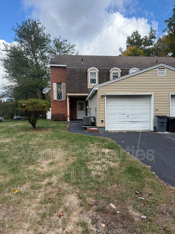 Building Photo - 2 Haystack Rd E