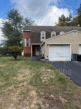 Building Photo - 2 Haystack Rd E