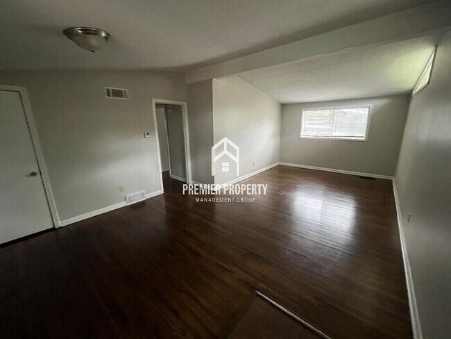 Building Photo - 3218 Starsdale St