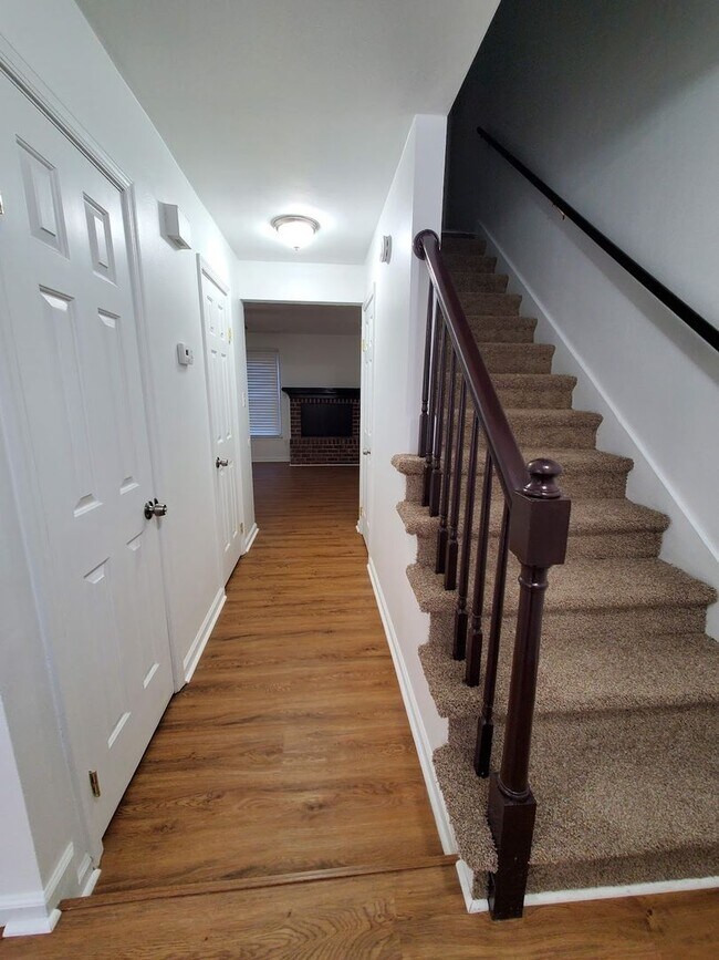 Foto del edificio - Two Bedroom Townhome in Churchland!
